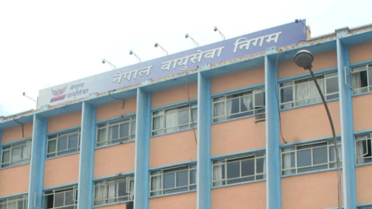 विमानस्थलको सुरक्षा सुदृढ गर्न गृहमन्त्री लामिछानेको निर्देशन