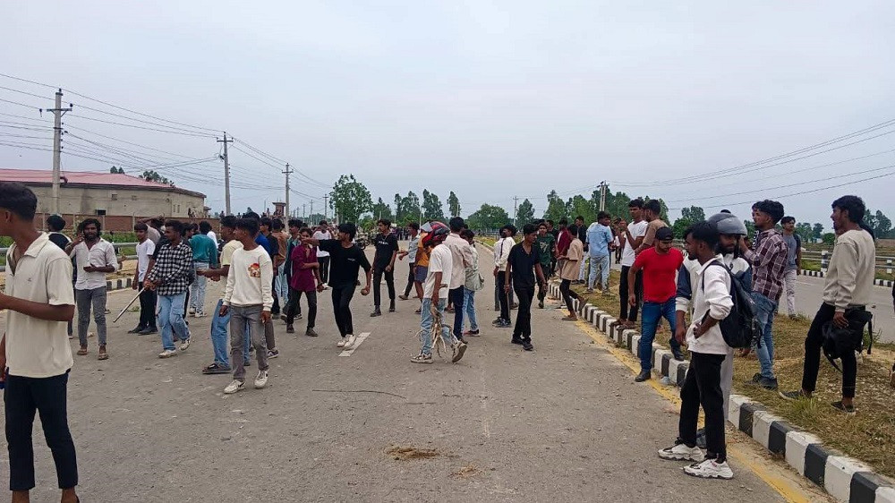 धनुषाको वाटरल्यान्डमा झडप र तोडफोड: १० घाइते, १० जना नियन्त्रणमा