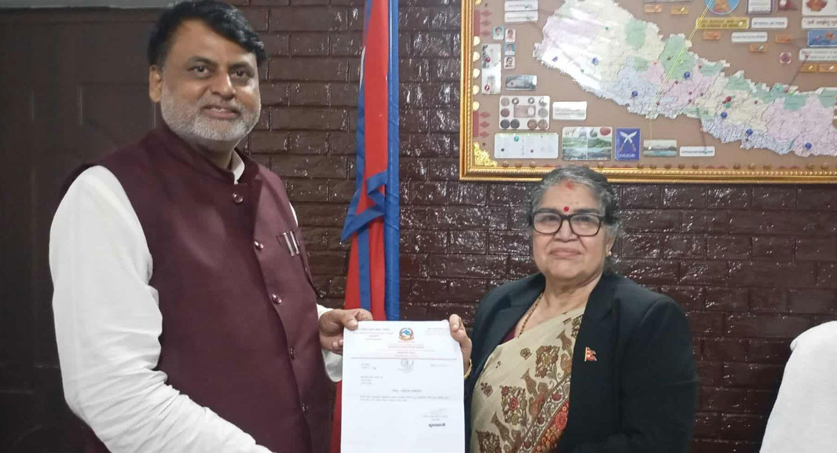 विश्वासको मतमा गठबन्धनभित्रै विद्रोह: मुख्यमन्त्री सोनलले बुझाए राजीनामा