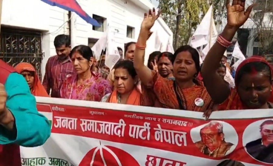 रोड शोमार्फत डा. मिनाक्षी ठाकुरको चुनावी अभियान तीव्र, महोत्तरी–३ मा बढ्दो जनसहभागिता